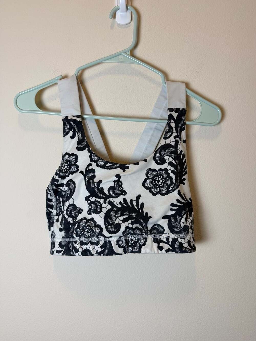 Lululemon Laceoflage Black and White Floral Sports Bra Size 12